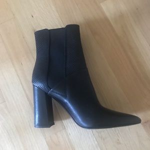 Guess Textured Black Heeled Boots